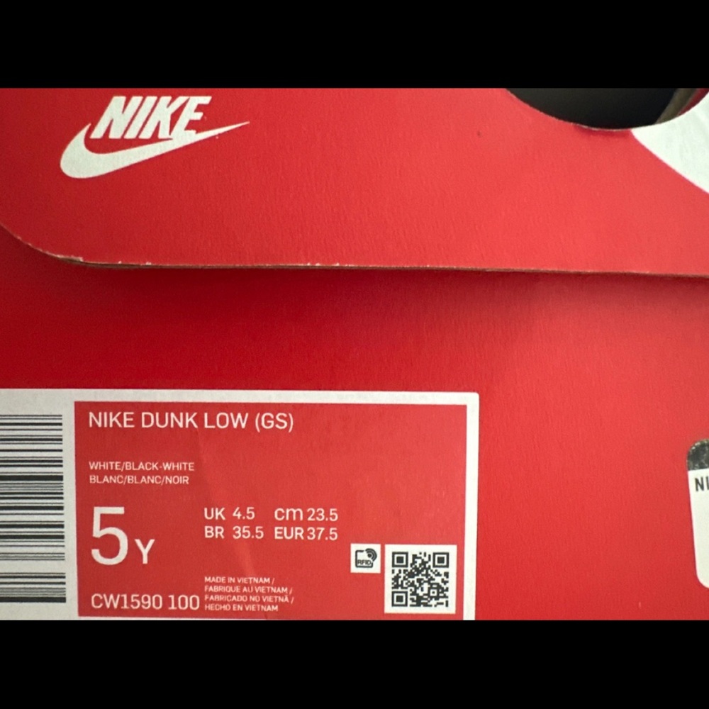 Nike Dunk Low Black and White - Picture 2 of 4
